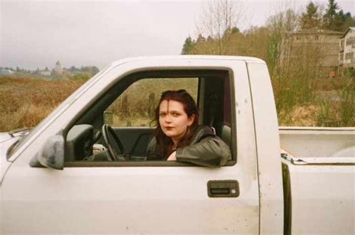Annie Schultz Releases Splendid EP ‘It Bends Until It Breaks’