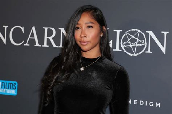 Apryl Jones Net Worth, Age, Height, Bio, Birthday, Wiki!