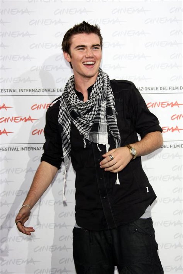 Cameron Bright - Net Worth, Age, Height, Birthday, Bio, Wiki!