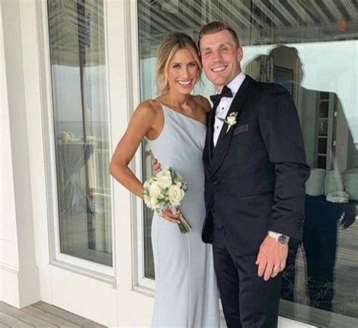 Casey Cizikas’s Girlfriend: Who is Casey Cizikas Dating?
