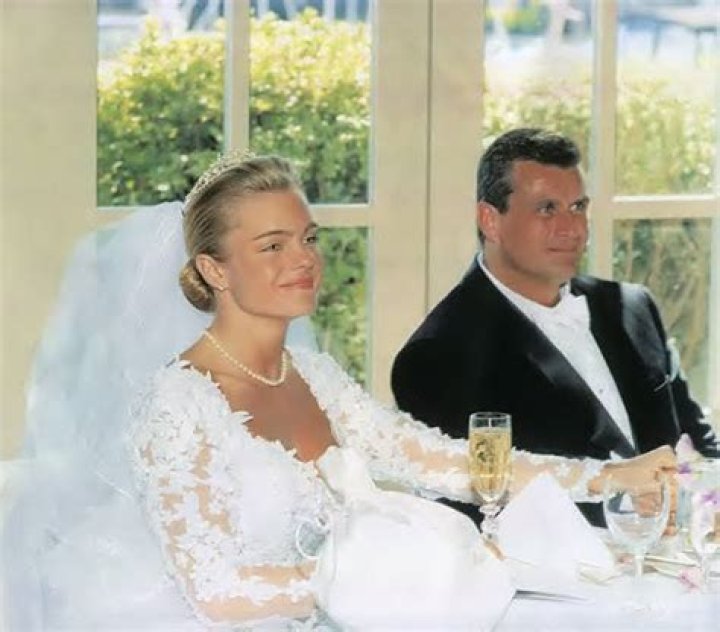 Erika Eleniak- Wiki, Age, Height, Net Worth, Husband, Marriage