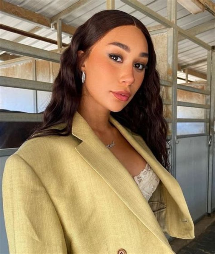 Eva Gutowski Net Worth, Age, Height, Bio, Birthday, Wiki!