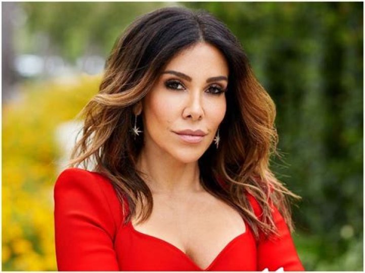 Fame | Sara Azari net worth and salary income estimation Jan, 2024