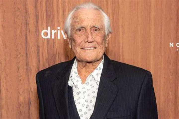 George Lazenby – Biography, Children, Age, Height, Net Worth