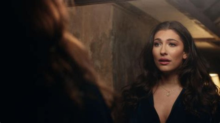 Hollie Carmen Unveils 'Plan B' Video