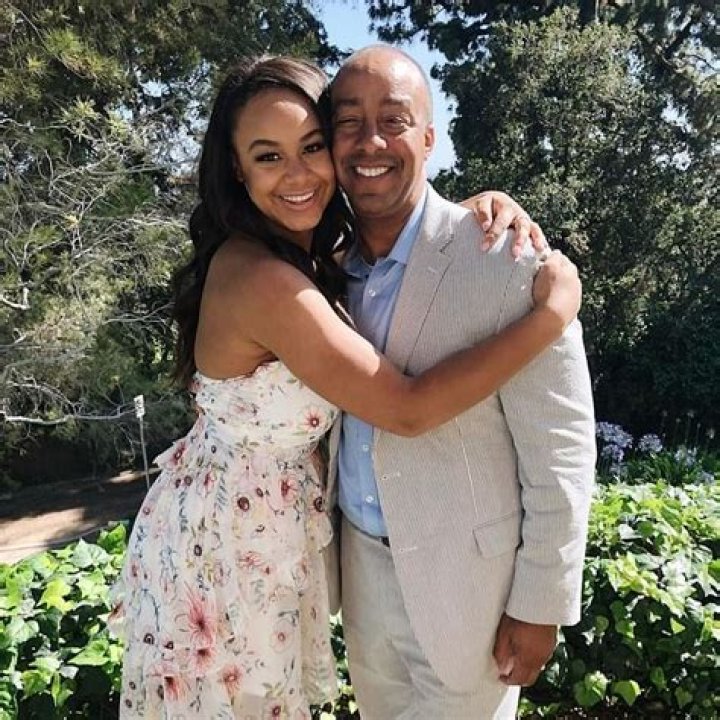 Holly Frazier Husband | Who Is She Married With?
