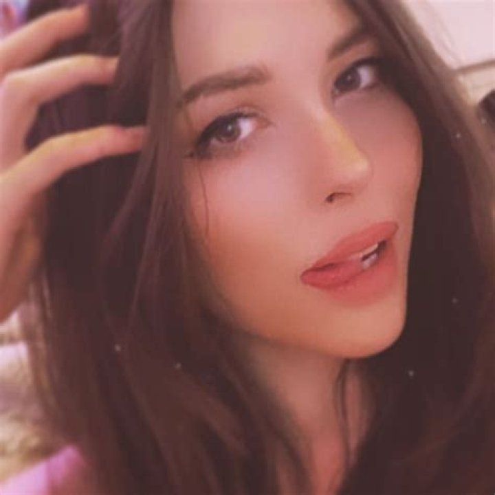 How Old Is Twitch Star FoxenKin? Everything On Her Age And Instagram Bio