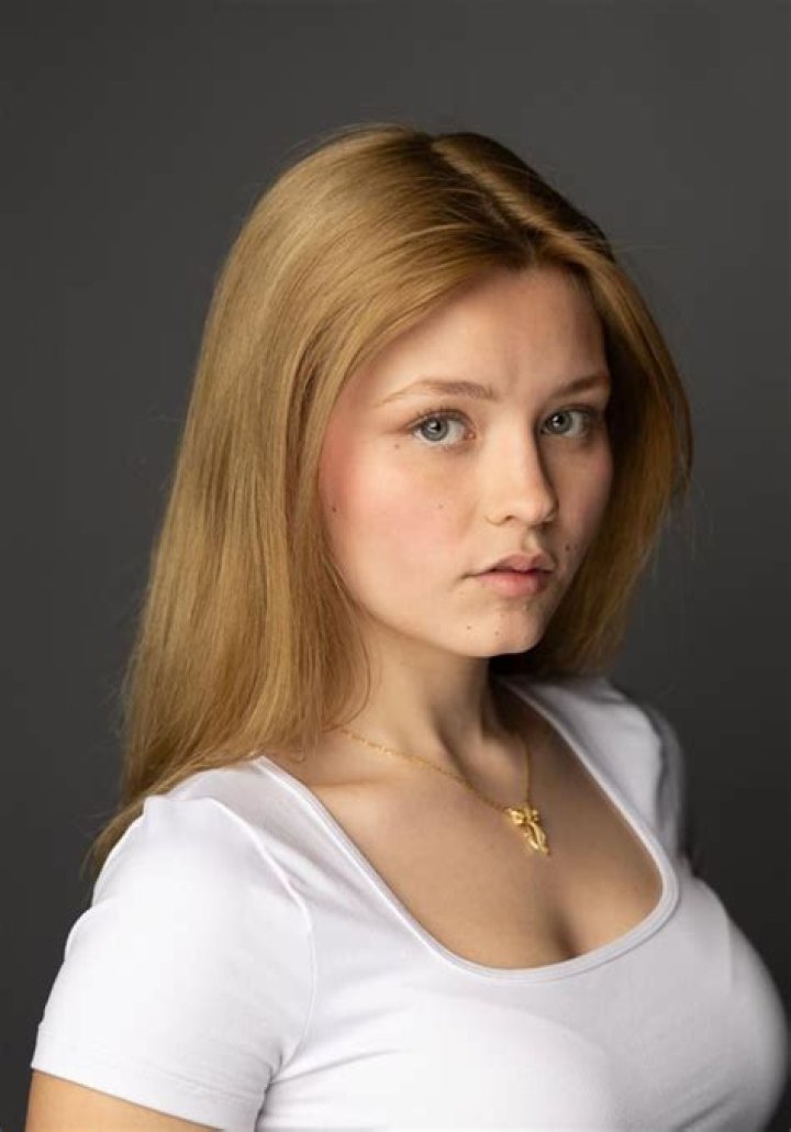 Isabella Tena Net Worth 2024, Age, Height, Bio, Birthday, Wiki!
