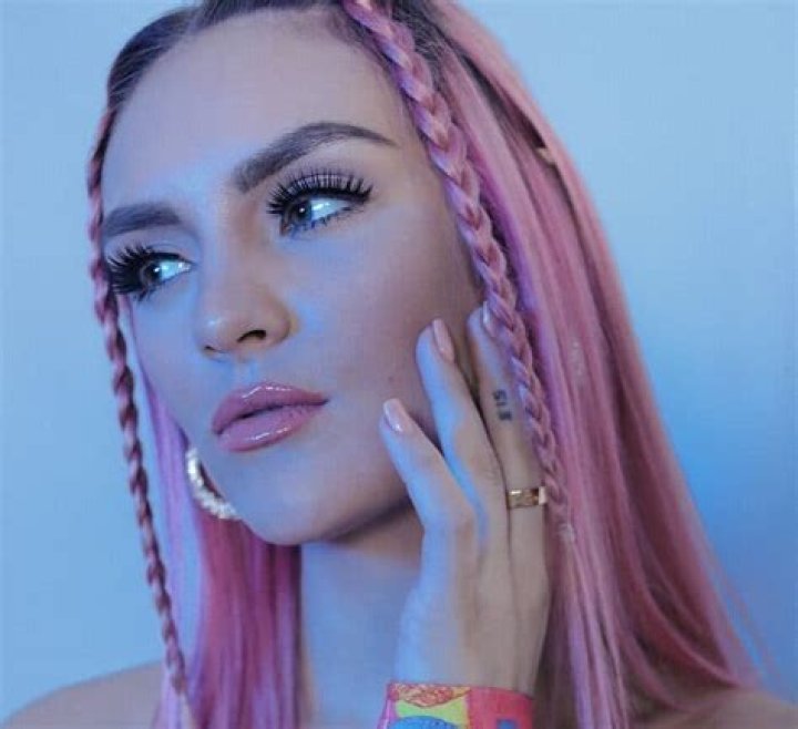 Jenny March Releases Debut EP 'Madness'