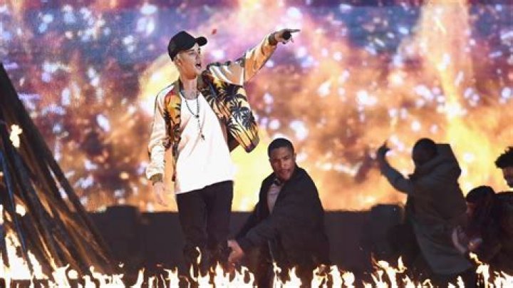 Justin Bieber and Adele claim the first number 1's of 2016