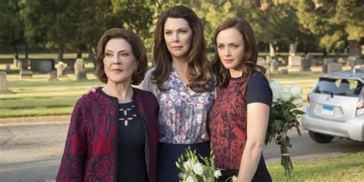 Kelly Bishop Net Worth, Age, Height, Bio, Birthday, Wiki!