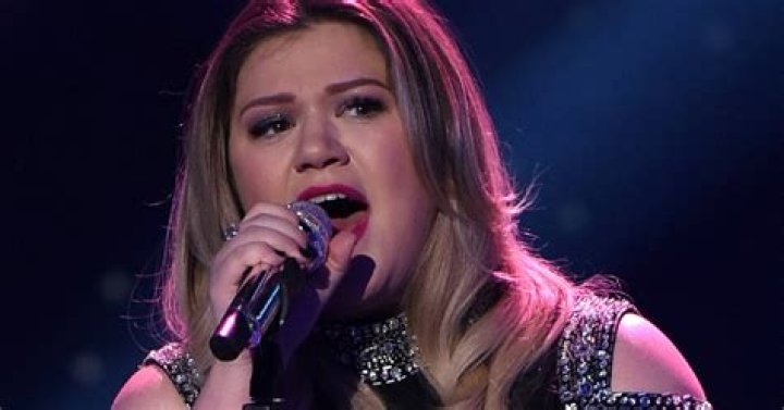 Kelly Clarkson Performs Medley Of Her Biggest Hits