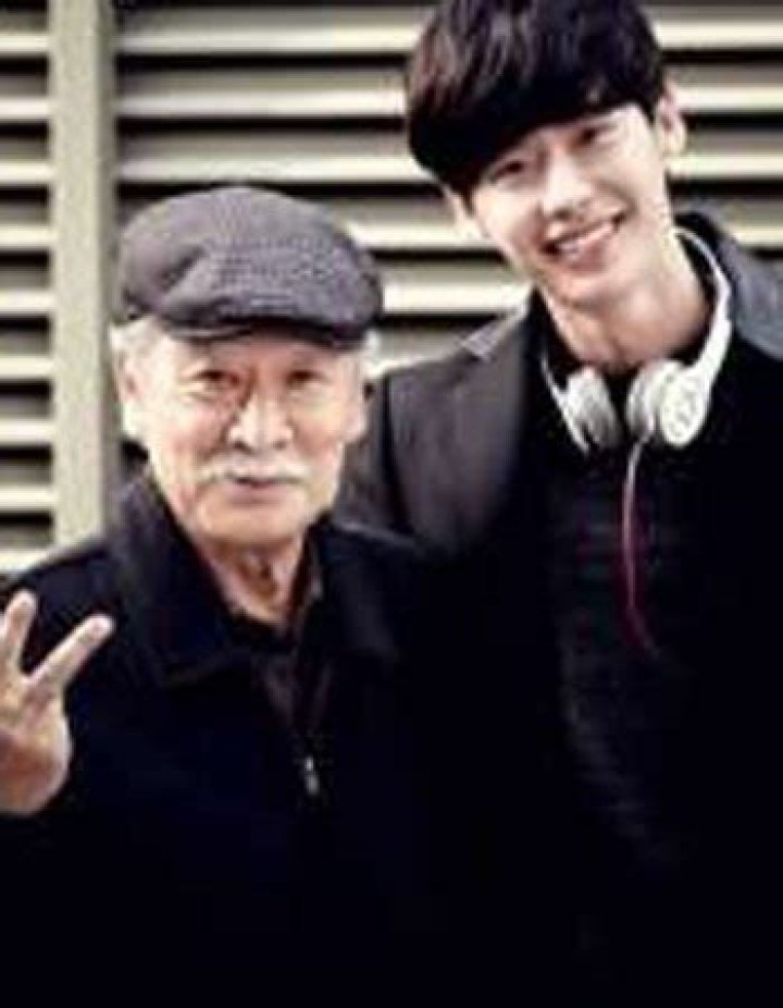 Lee Jong-suk Parents: Meet Lee Han-kyu