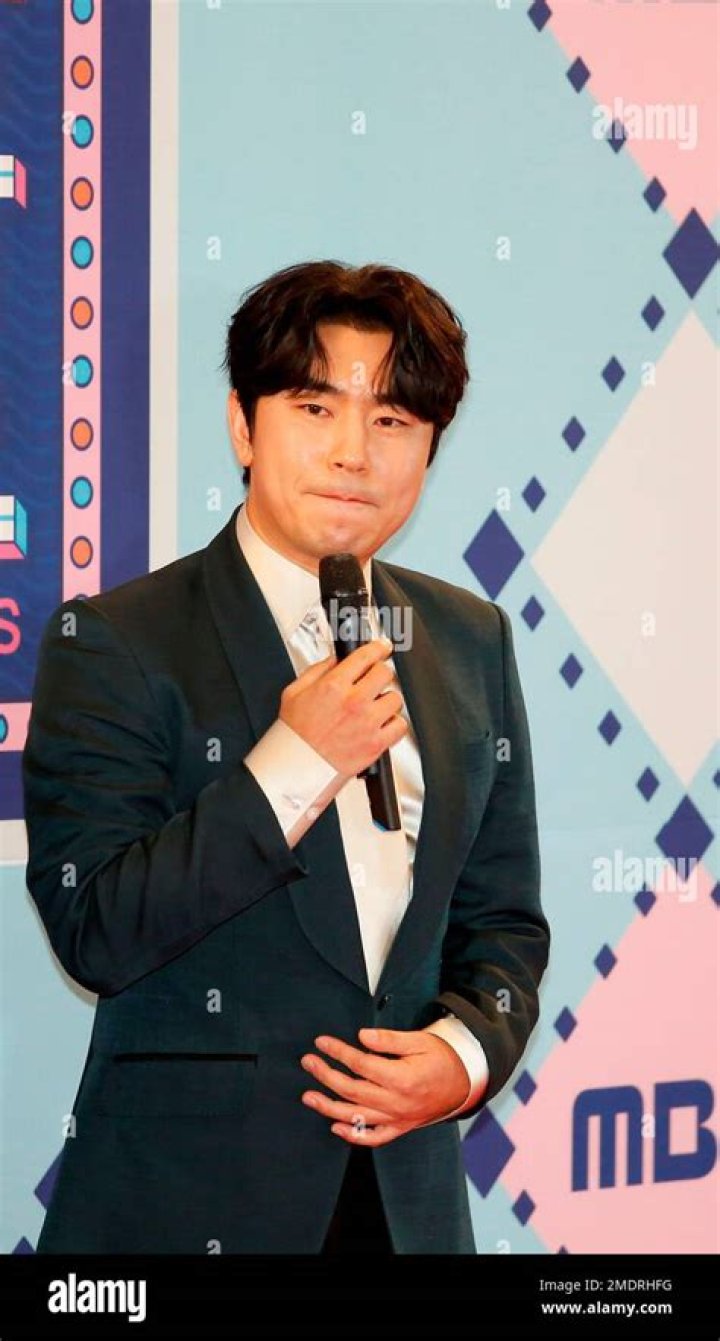 Lee Si-eon - Net Worth, Age, Height, Birthday, Bio, Wiki!