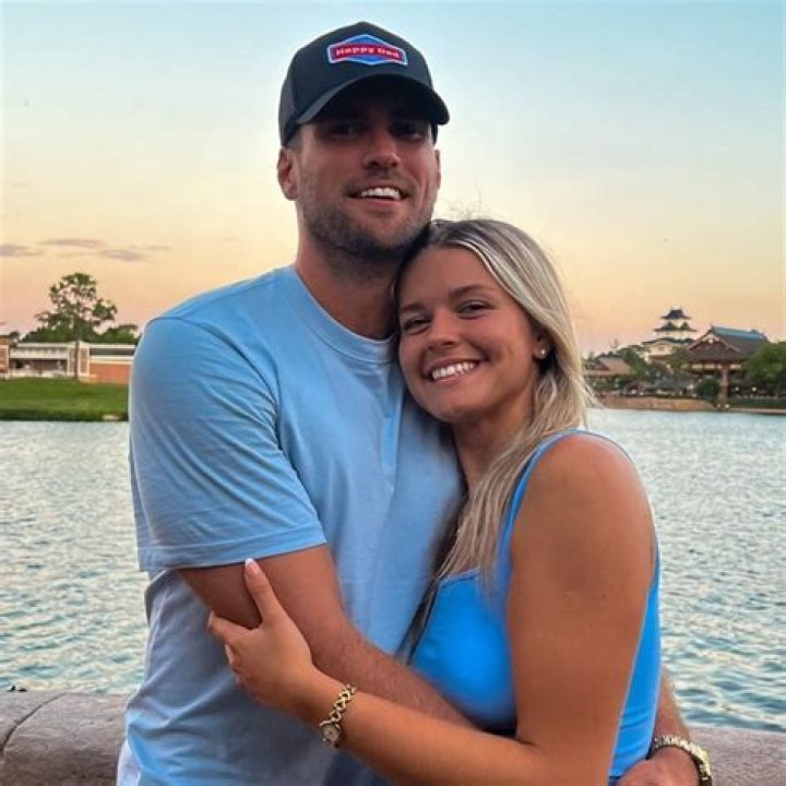 Mark Gonzalez’s Girlfriend: Who is Mark Gonzalez Dating?