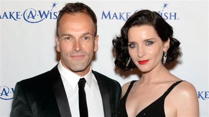 Michele Hicks’s Husband: Who is Michele Hicks Dating?