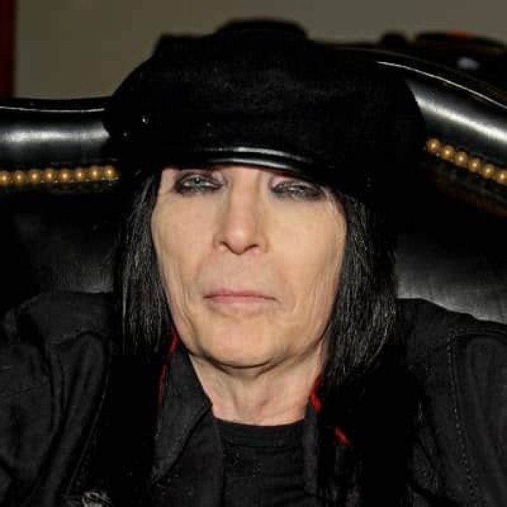 Mick Mars- Wiki, Age, Net Worth, Wife, Marriage, Height