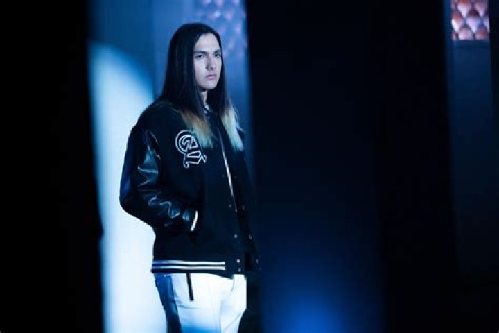 Music Video Premiere: DICI Unveils Potent “u n i”