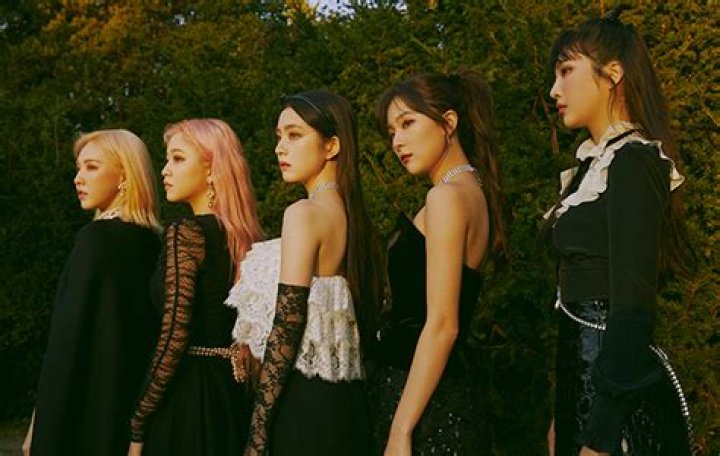 Red Velvet takes us on a dark journey in new single Psycho