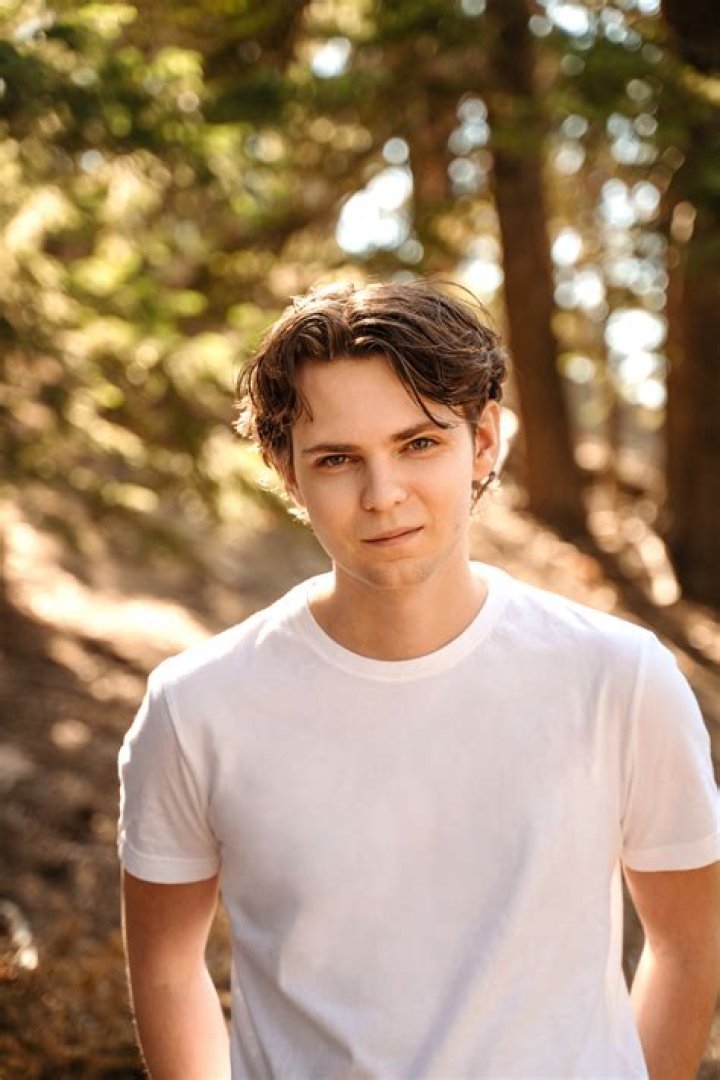 Robbie Kay Net Worth, Age, Height, Bio, Birthday, Wiki!