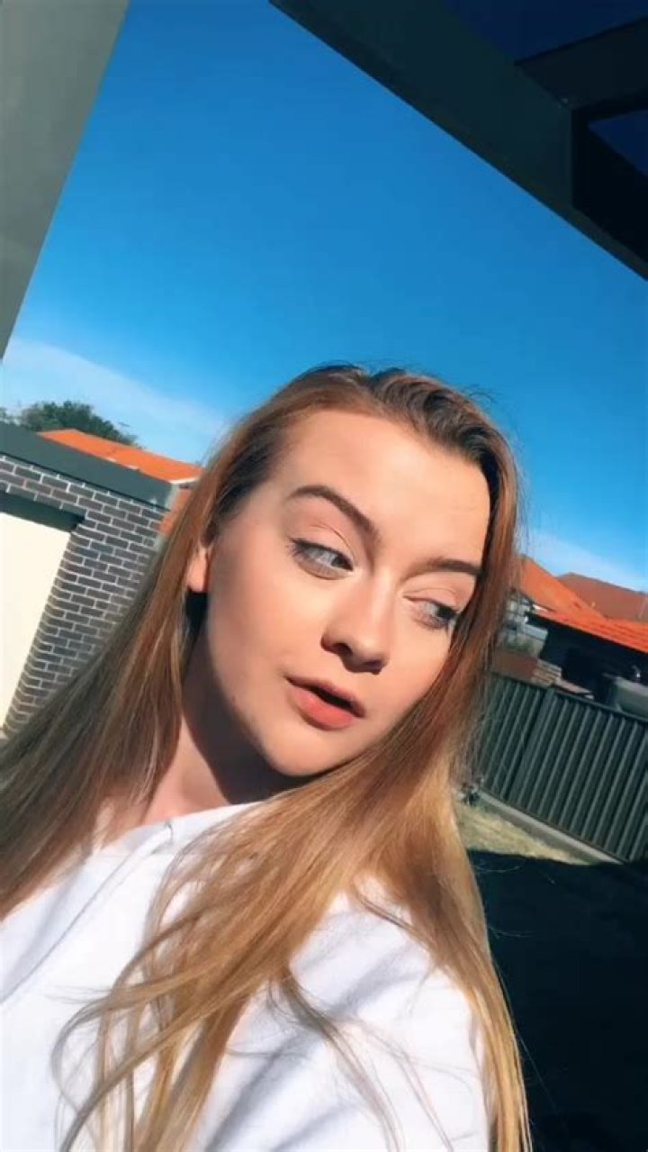 Sam Perry- Age, Boyfriend, Height, Net Worth, Career, Nationality
