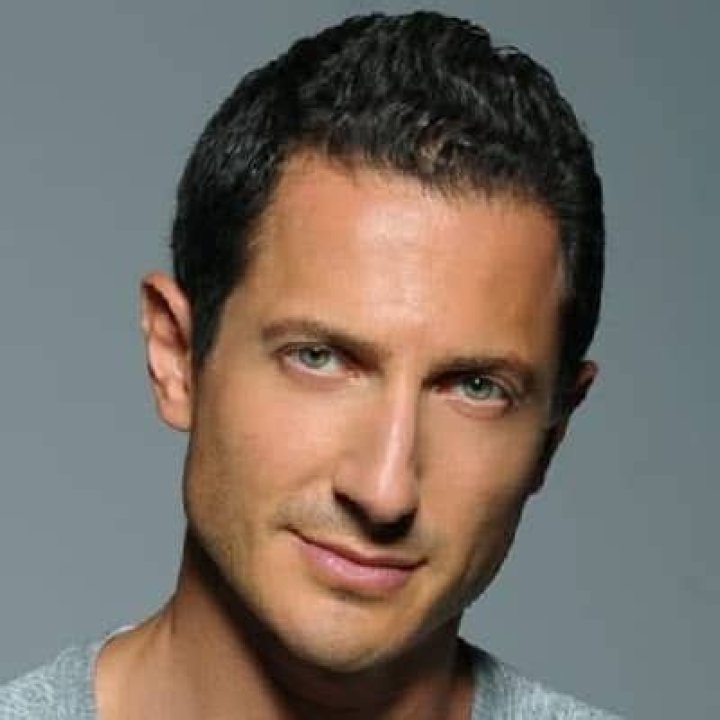 Sasha Roiz- Wiki, Age, Girlfriend, Ethnicity, Net Worth, Height, Career