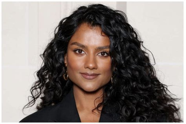 Simone Ashley- Wiki, Age, Height, Net Worth, Boyfriend, Ethnicity