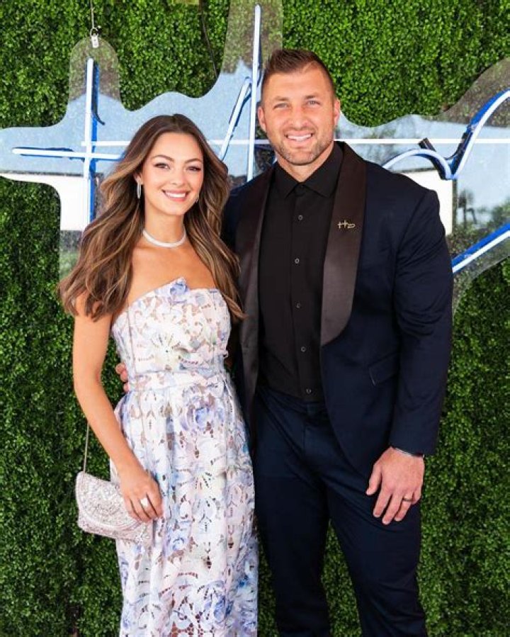 Tim Tebow: Girlfriend, net worth, tattoos, smoking & body facts