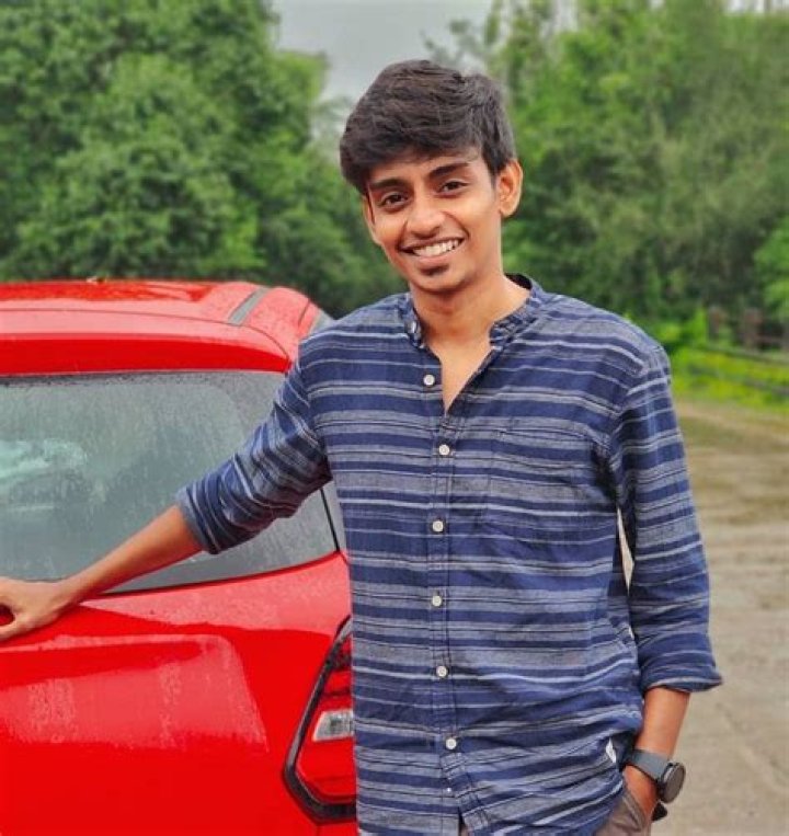 Vignesh Kae- Biography, Age, Height, Net Worth, Girlfriend, Ethnicity