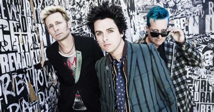 Watch Billie Joe Armstrong Perform 