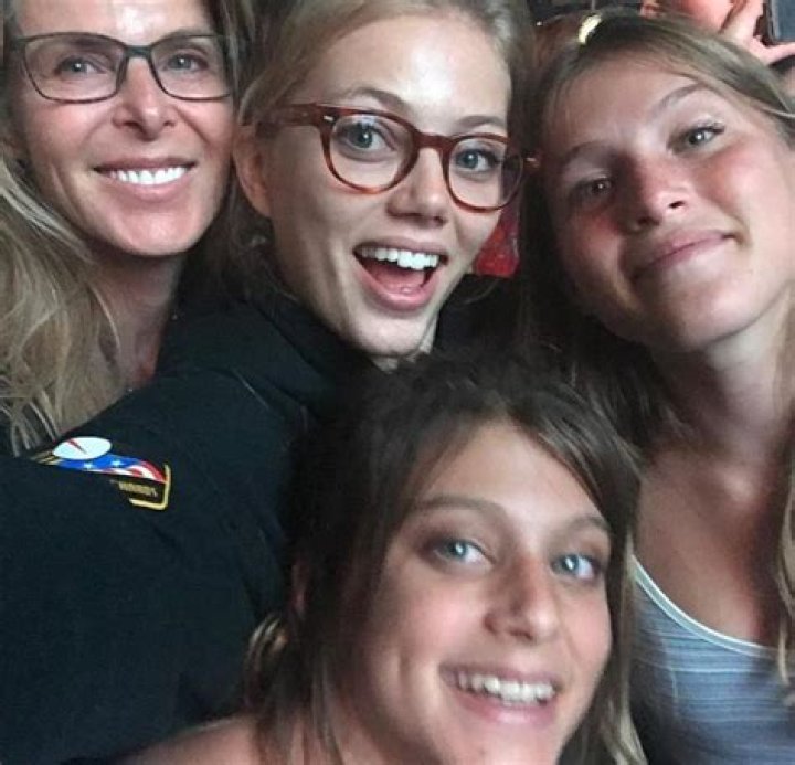 Who Are Grace Van Dien Siblings?