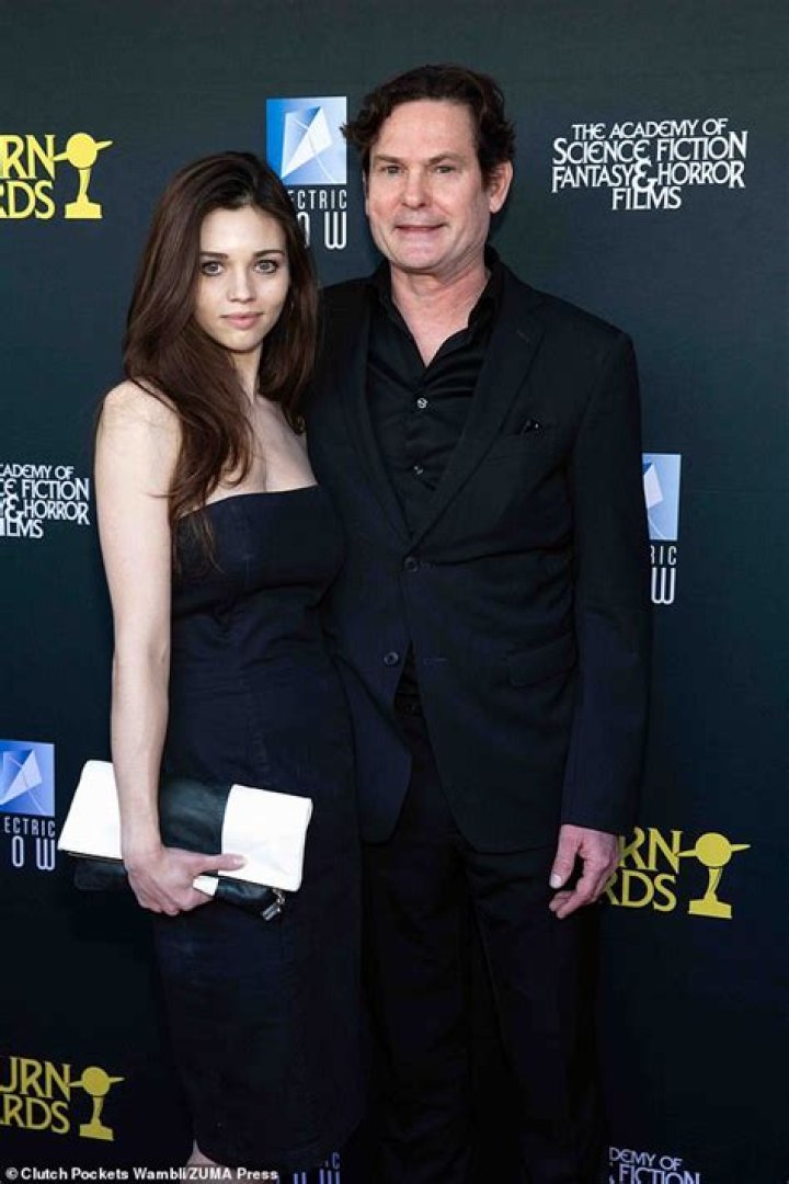 Who is Henry Thomas Dating – Henry Thomas's Girlfriend & Exes