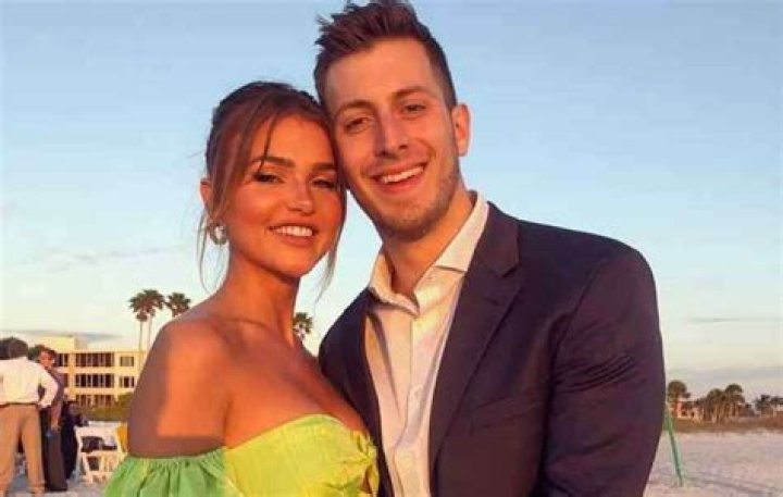 Who is Ross Smith Dating – Ross Smith's Girlfriend & Exes