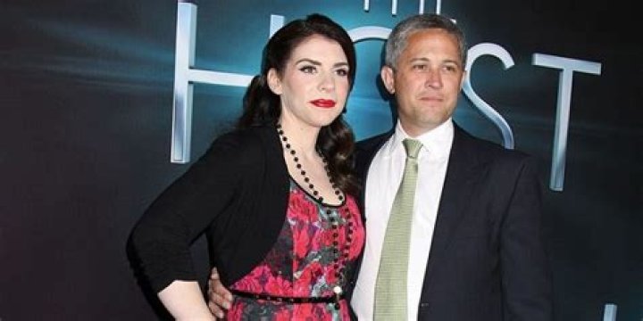 Who is Stephenie Meyer Dating – Stephenie Meyer's Husband & Exes