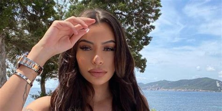 Yasmine Pierards’s Boyfriend: Who is Yasmine Pierards Dating?