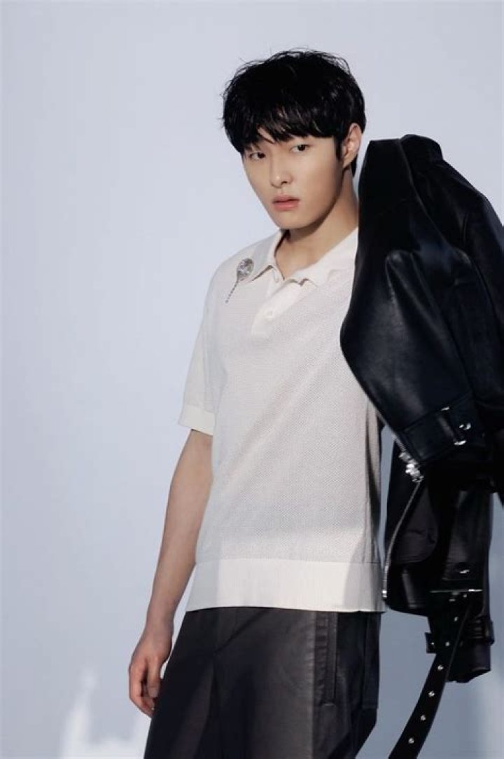 Yoon Chan Young- Net Worth, Age, Girlfriend, Ethnicity, Height, Career