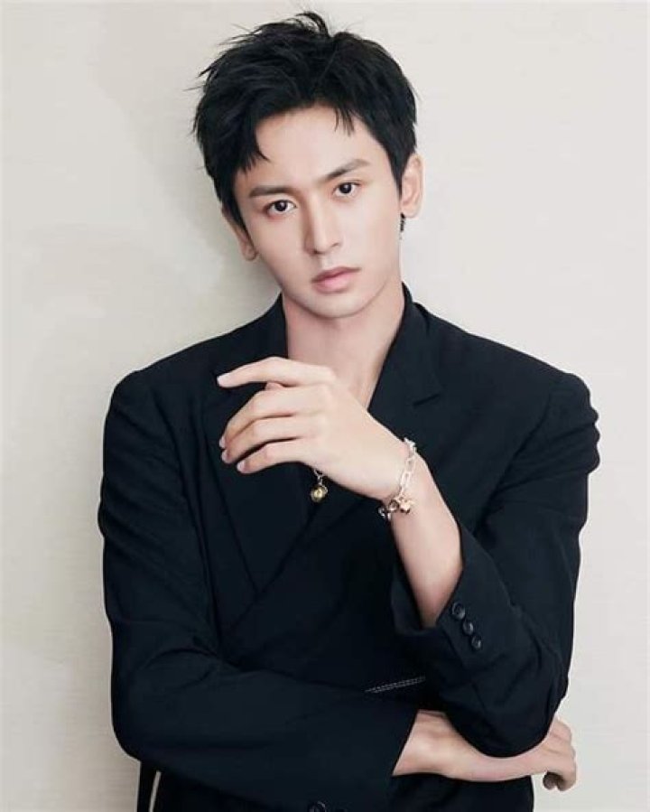 Zhang Zhehan Net Worth, Age, Height, Bio, Birthday, Wiki!